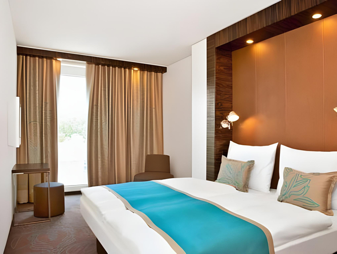 Bedroom 2, Motel One Salzburg-Mirabell, Salzburg