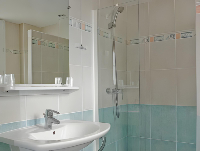 Bathroom 4, Logis Hotel Des Chateaux De La Loire, Indre-et-Loire