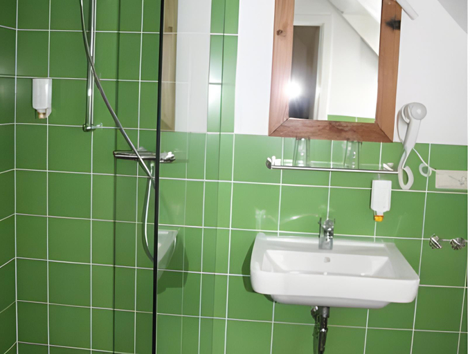 Bathroom 2, Kanal 33, Dithmarschen