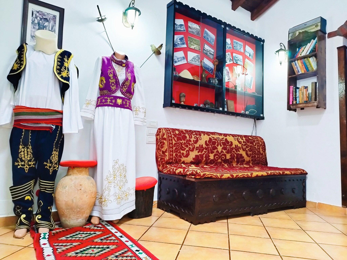 Public Area 2, Guva, Beratit
