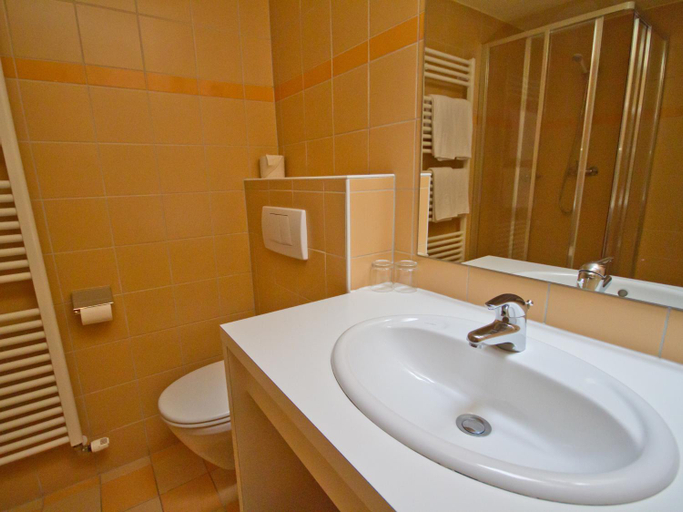 Bedroom 2, Pension Popotnik, Villach
