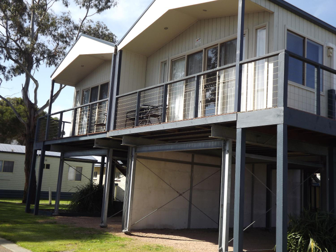 Exterior 3