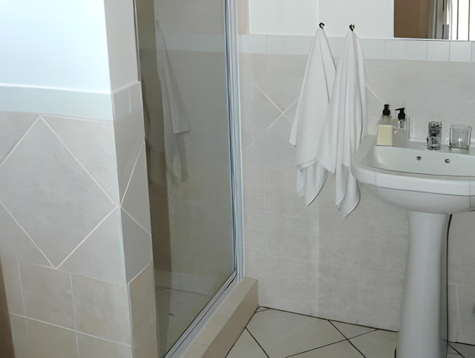 Bathroom 5, Crooked Tree Cottage, eThekwini
