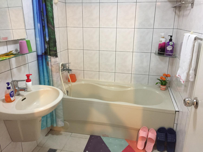 Bathroom 2, Sunny House II, Yilan