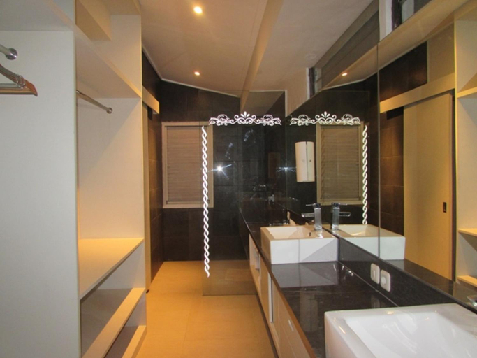 Bathroom 5, Villa Catur Seminyak, Badung