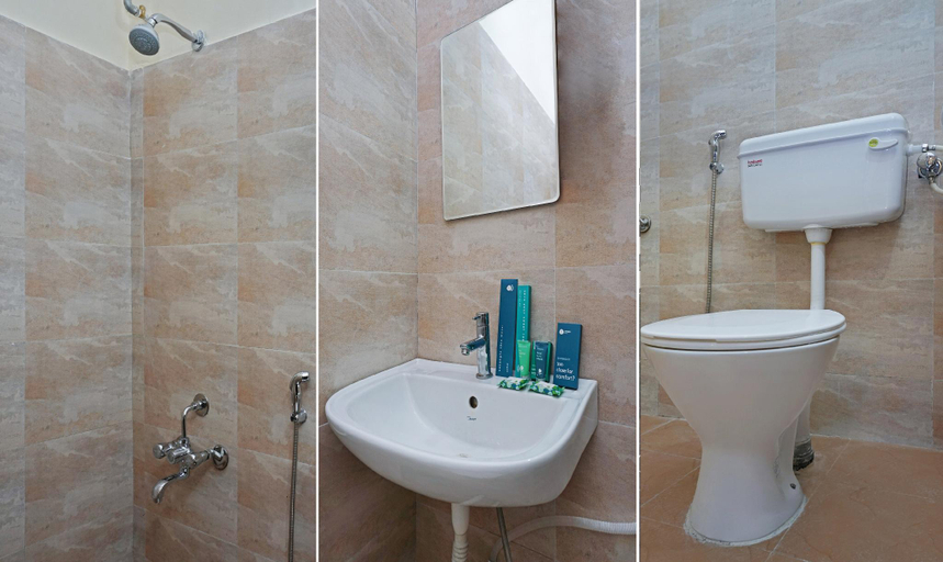 Bathroom 4, Treebo Lotus Baner, Pune