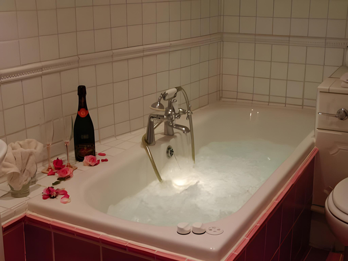 Bathroom 4, The Salty Monk Bed & Breakfast, Devon