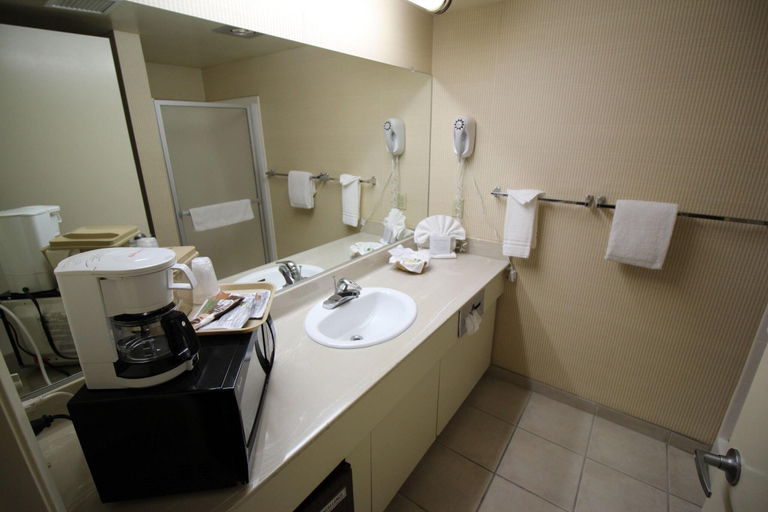 Bathroom 5, Days Inn Lompoc, Santa Barbara