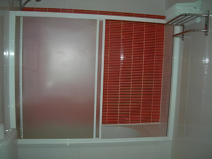 Bathroom 5, Recomecar Guesthouse, Torres Vedras