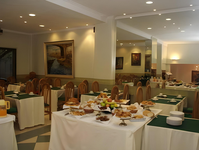 Others 4, Hotel Ariosto, Capital