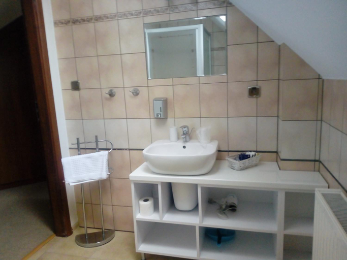 Bathroom 3, Artemis, Drawsko