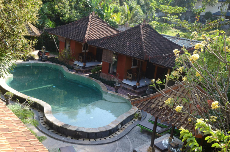 Swimming Pool 13