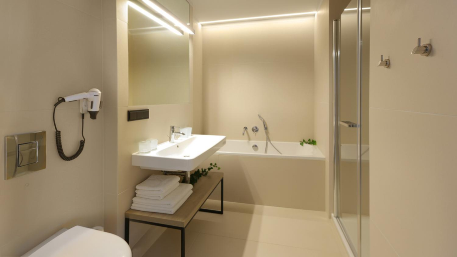 Bathroom 2, Hotel FairPlayce, Poznań City