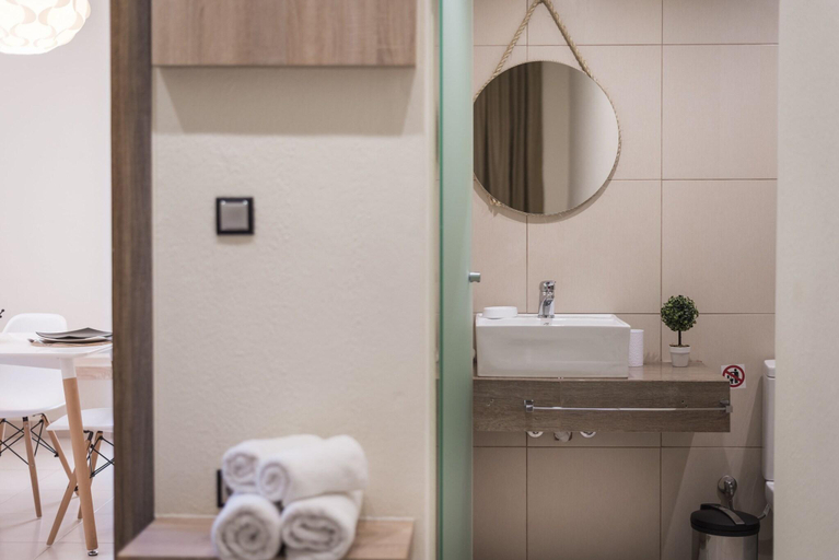 Bathroom 4, Sea City Apartments, Crete