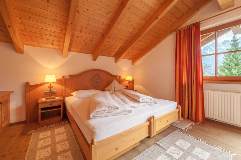 Bedroom 2, Hotel Hubertushof, Bolzano