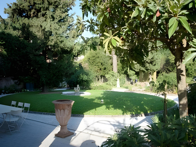 Exterior & Views 28