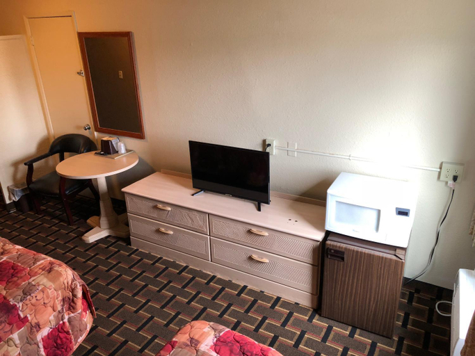 Others 4, Midtown Inn, Sangamon