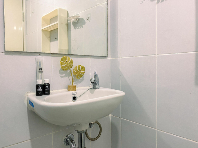 Bathroom 2, Enjoy And Homey 1Br With Extra Room Apartment Tokyo Riverside Pik 2, Tangerang