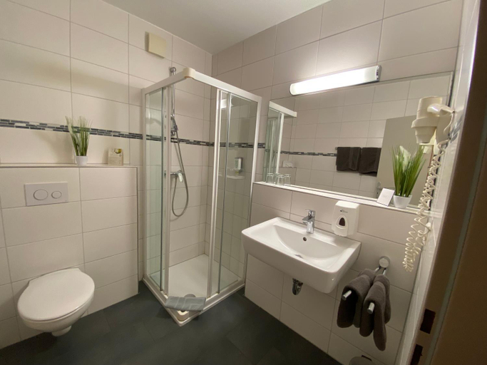 Bathroom 3, Hotel Am Westend, Ortenaukreis