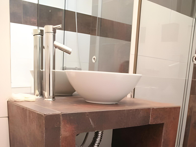 Bathroom 4, Milano, n.a351
