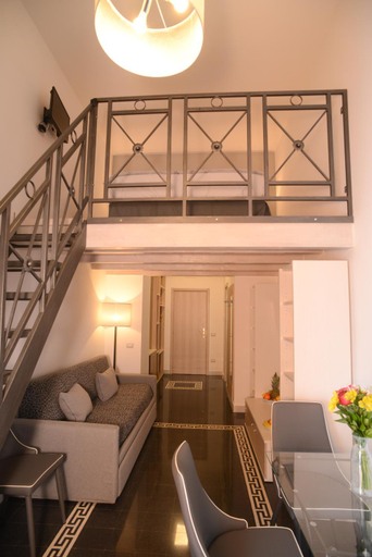 Others 5, B&B Napolimilionaria Foria 242, Napoli