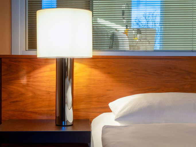 Bedroom 2, Mövenpick Hamburg, Hamburg