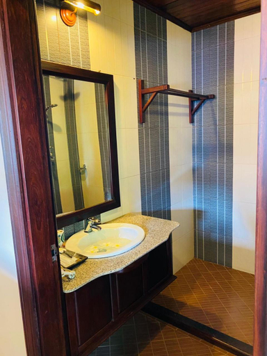 Bathroom 4, Luang Prabang Maison Vongprachan Hotel & Travel, Luang Prabang