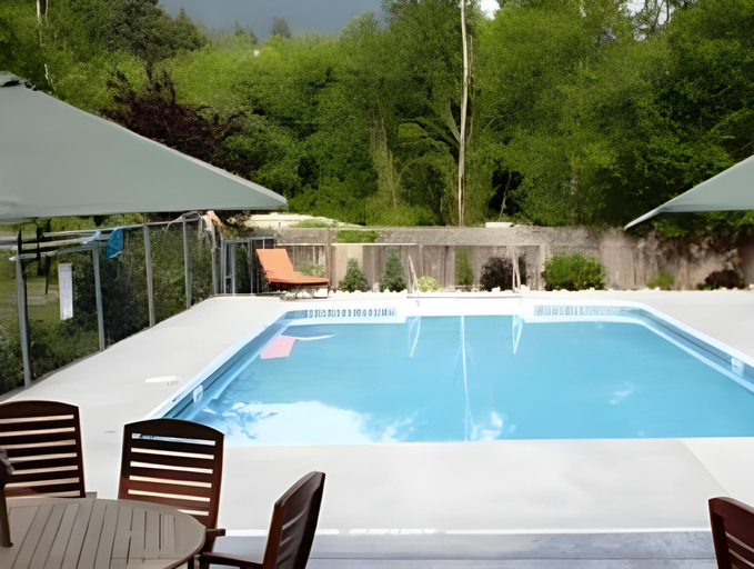 Sport & Beauty, Pender Harbour Resort & Marina, Sunshine Coast