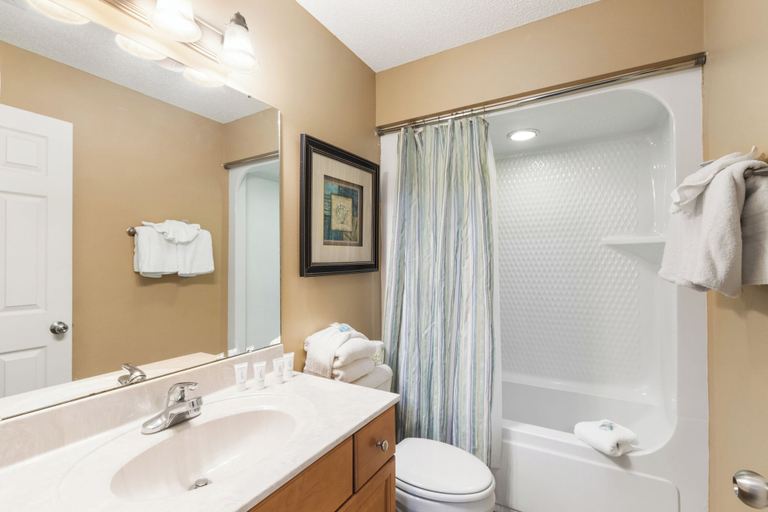 Bathroom 4, Phoenix West Condominiums, Baldwin