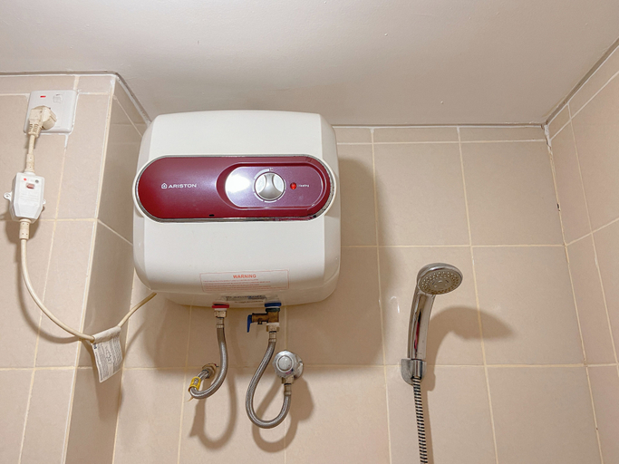 Bathroom 2, Trendy Space 1Br Apartment At Parahyangan Residence, Bandung