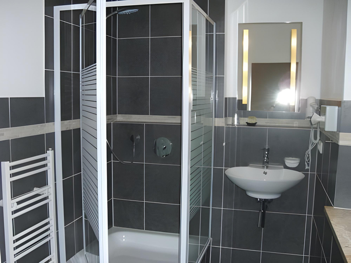 Bathroom 2, Hotel Augsburg Goldener Falke, Augsburg