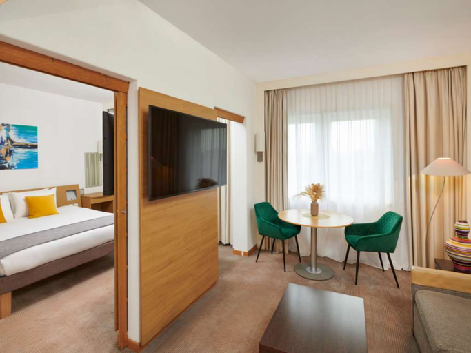 Others 3, Novotel London West, London