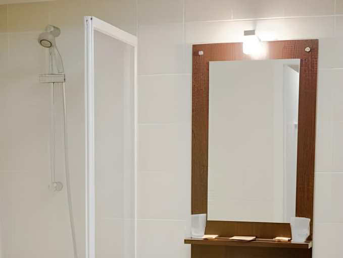 Bathroom 3, Residence Vacanceole - Les Balcons d'Aix, Savoie