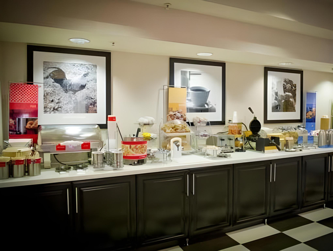 Food & Drinks 5, Hampton Inn Oakland/Hayward, Alameda