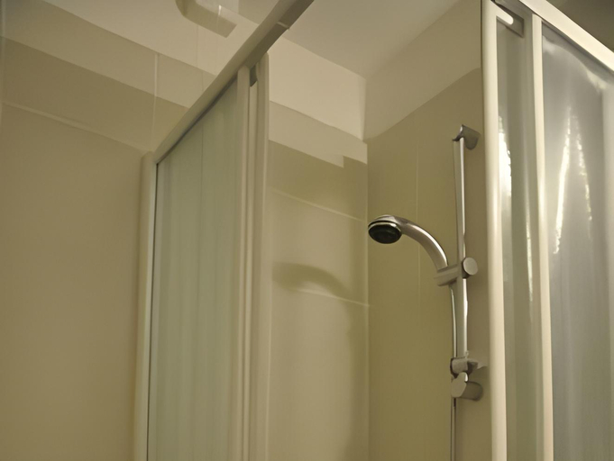 Bathroom 5, Hotel Regina, Florence