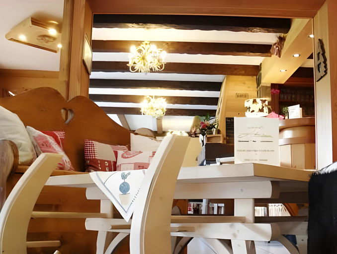 Others 4, Hotel Alpina, Haute-Savoie