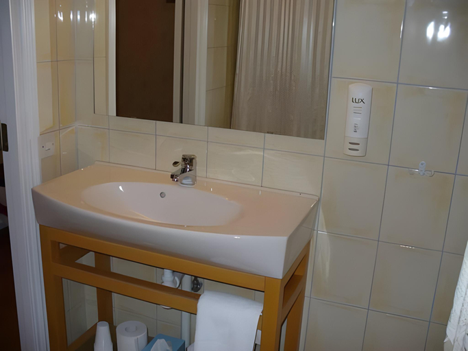 Bathroom 3, Vanerport Lakefront Hotell, Mariestad