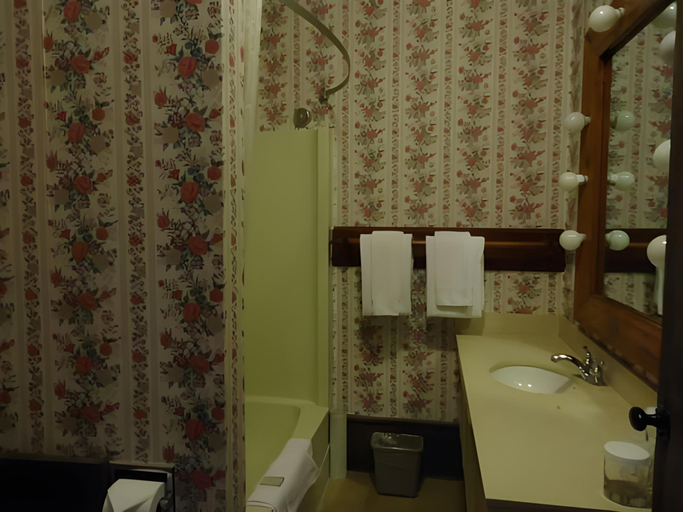 Bathroom 5, Benmiller Inn & Spa, Huron