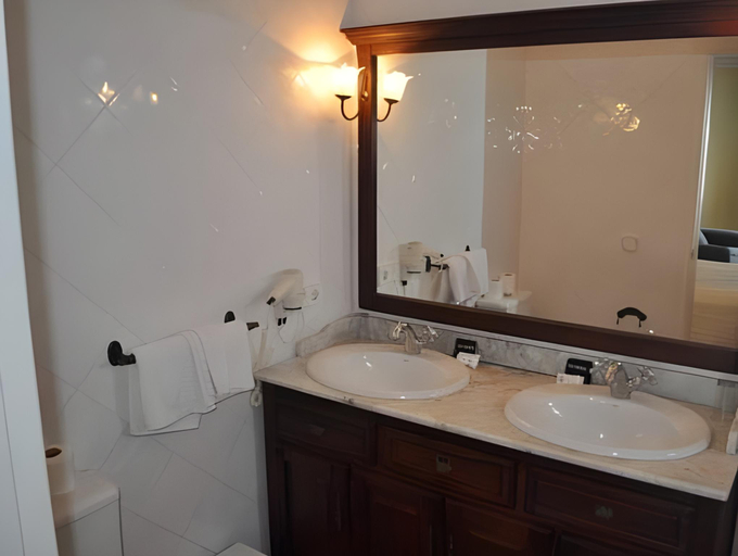 Bathroom 3, Hotel Las Camelias, Cádiz