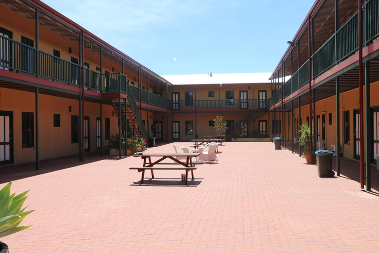Exterior 3