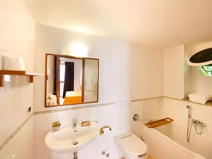 Bathroom 4, Hotel Rivoli Sorrento, Napoli
