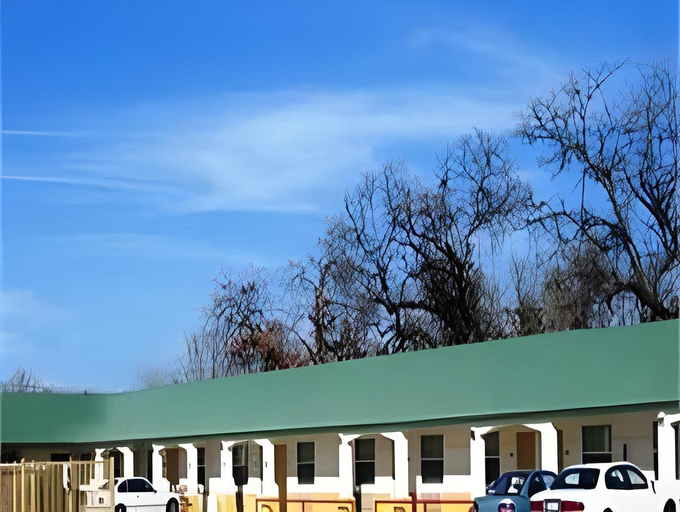 Exterior & Views 4, Haltom Inn, Tarrant
