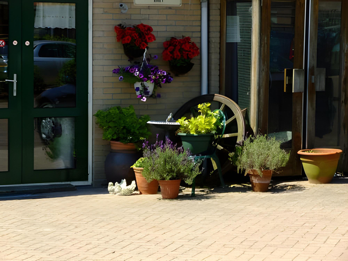 Others 5, Hotel Workum, Nijefurd