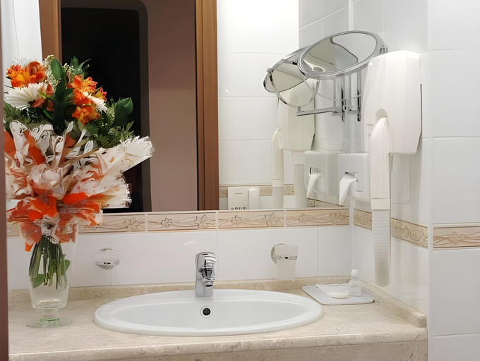 Bathroom 3, Victoria Hotel, Chelyabinsk gorsovet