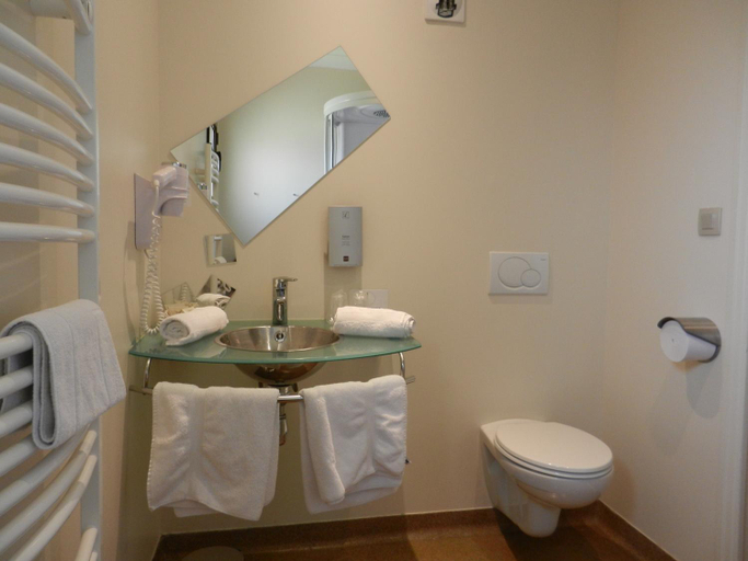 Bathroom 9