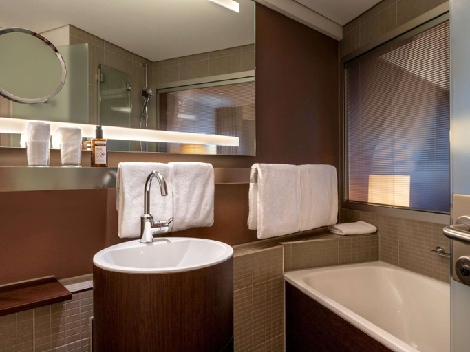 Bathroom, Mövenpick Hamburg, Hamburg