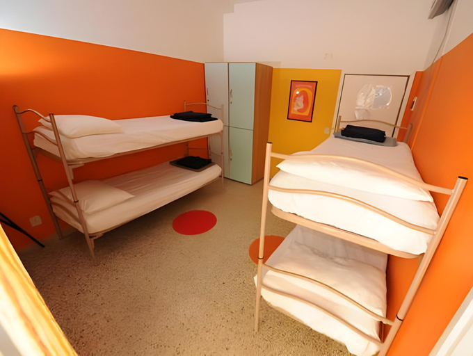 Bedroom 2, Sunflower Beach Backpacker Hostels & Bar-NEW, Rimini