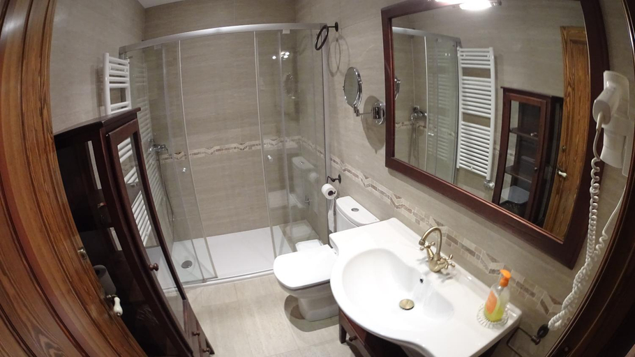 Bathroom 2, La Casassa de Ribes, Girona