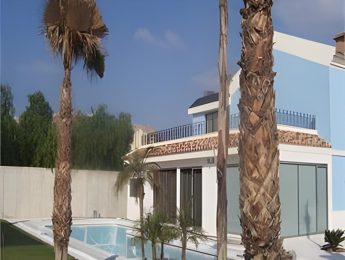 Exterior & Views