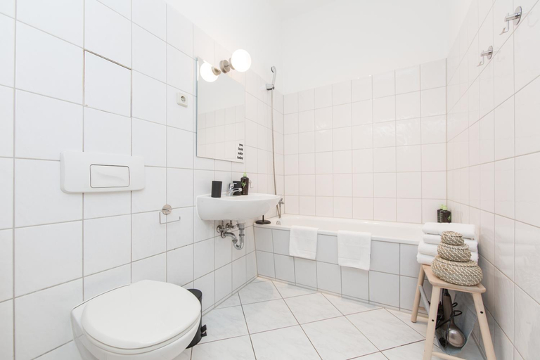 Bathroom 2, Limehome Dresden Jordanstraße, Dresden
